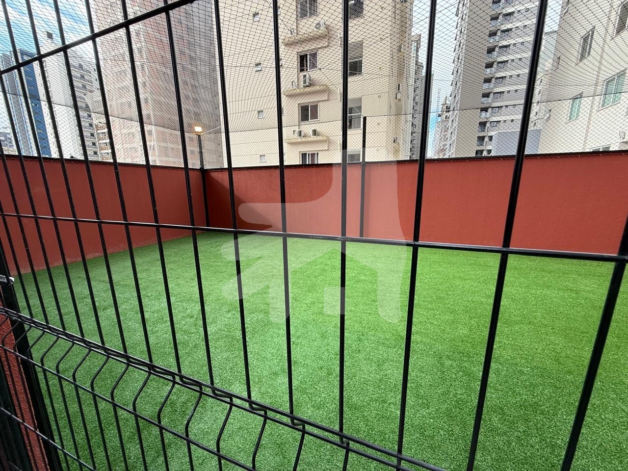 Apartamento novo mobiliado (frente rua e andar alto) 1 suíte + 02 dormitórios