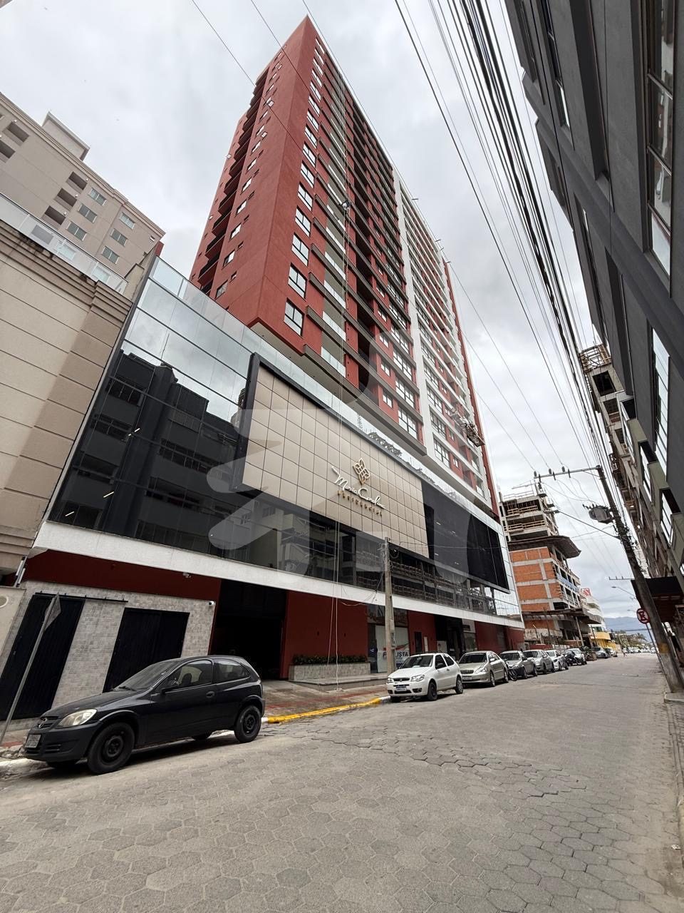 Apartamento novo mobiliado (frente rua e andar alto) 1 suíte + 02 dormitórios