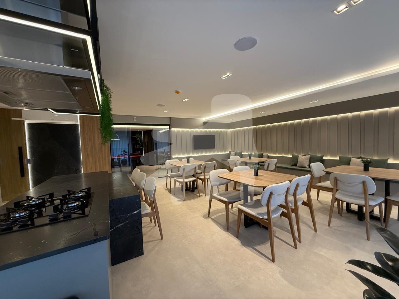 Apartamento novo mobiliado (frente rua e andar alto) 1 suíte + 02 dormitórios