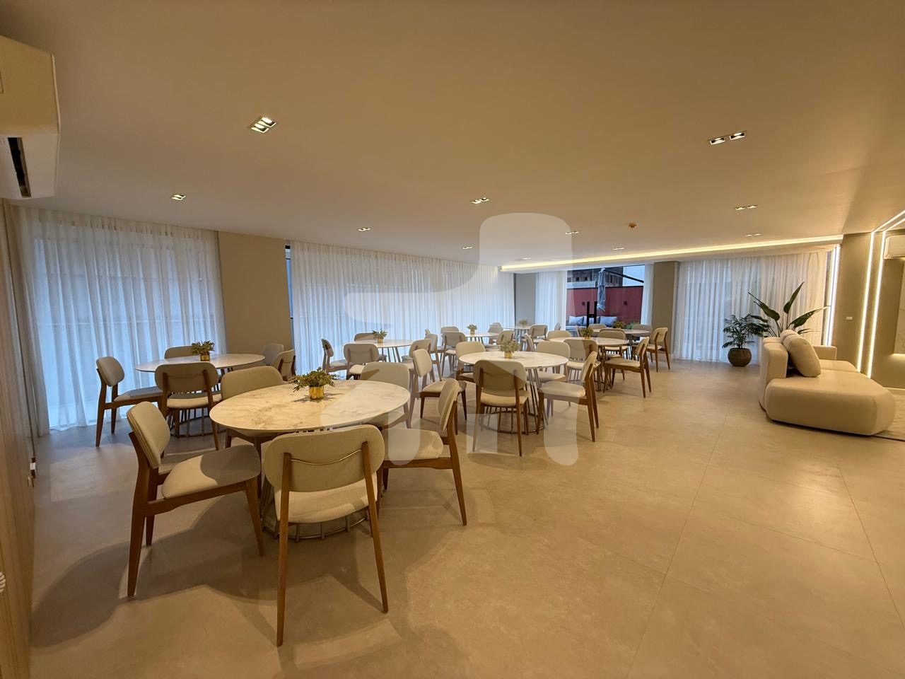 Apartamento novo mobiliado (frente rua e andar alto) 1 suíte + 02 dormitórios
