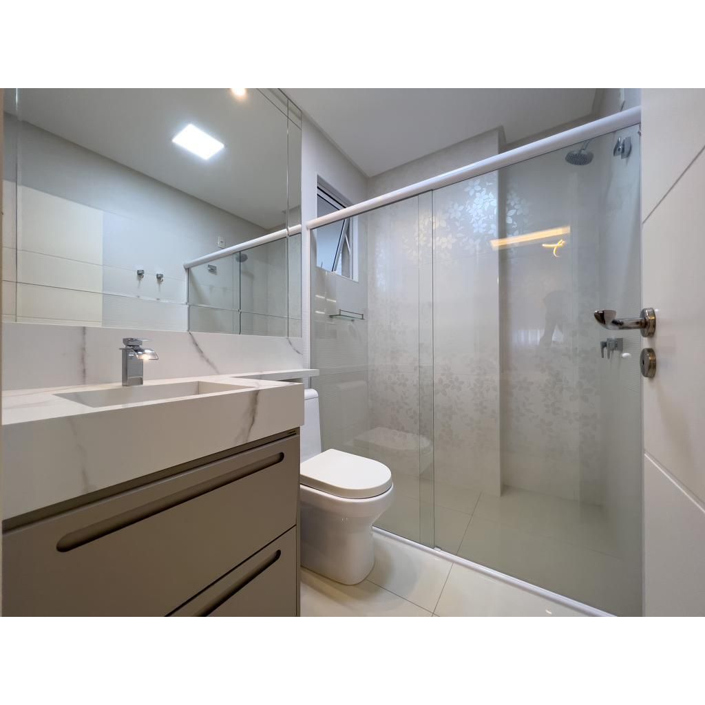 Lindo Apartamento Alto Padrão Frente a Avenida com Vista Mar Finamente Mobiliado