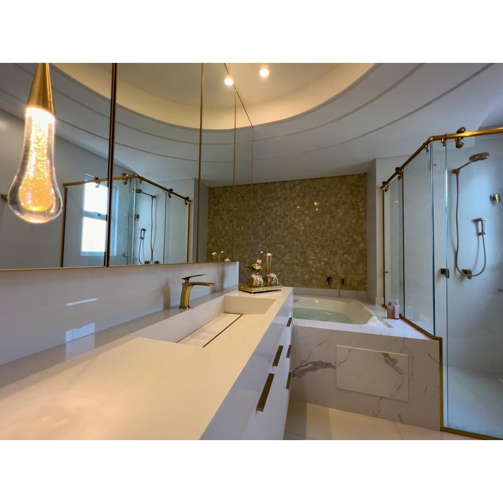 Lindo Apartamento Alto Padrão Frente a Avenida com Vista Mar Finamente Mobiliado