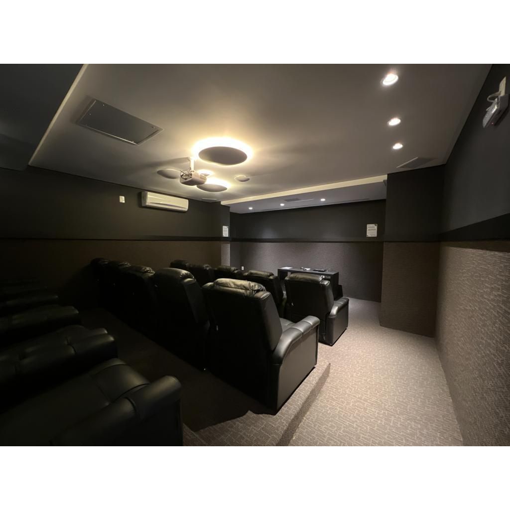 Lindo Apartamento Alto Padrão Frente a Avenida com Vista Mar Finamente Mobiliado